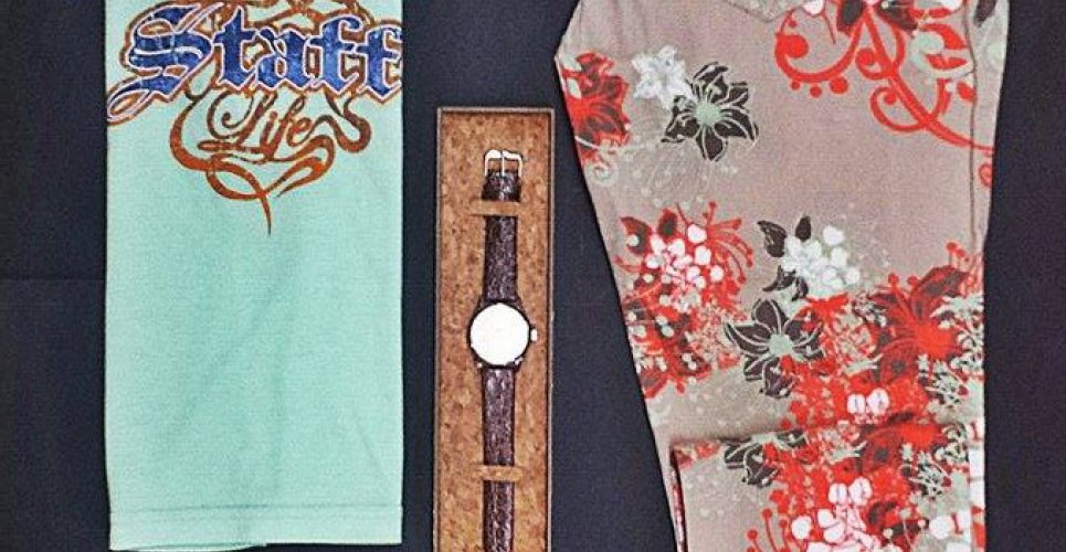 Floral παντελόνι σε γήινες αποχρώσεις συνδυασμένο με χειροποίητα σανδάλια